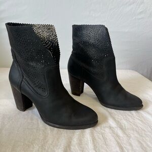 UGG Women’s Thames Seaweed Perforation Boots! Size 7.5